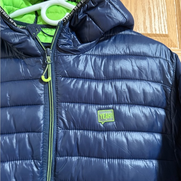 Jacket Reserved - Picture 2 of 9